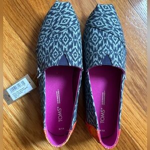 BNWT Toms alpargata size 7.5 navy ikat diamonds print
